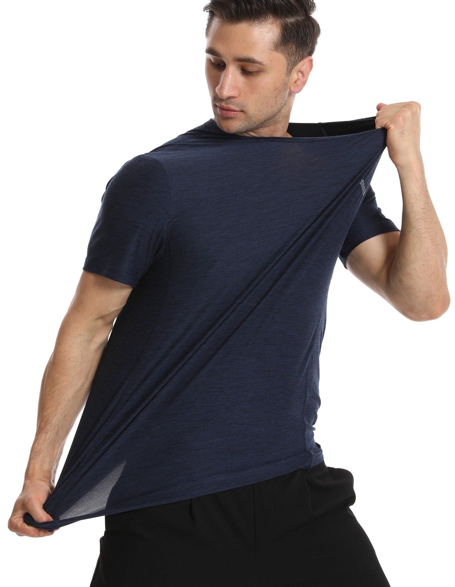 Men’s quick-dry t-shirt moisture-wicking fabric detail