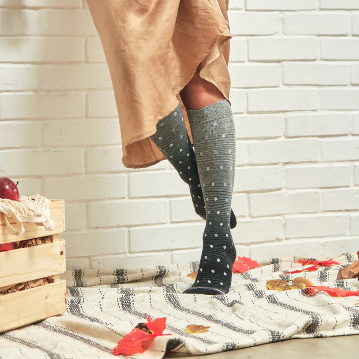 Women's mild compression socks dots on ombre for standing and sitting all day